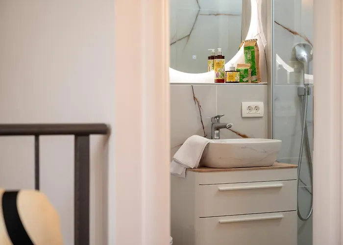 Апартаменты Iv *